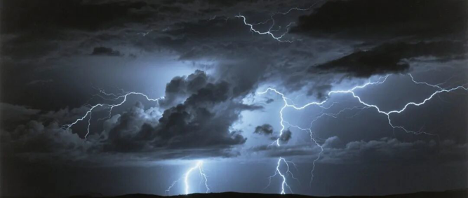 日韩股市开盘重挫，AI泡沫隐忧带累科技股走低