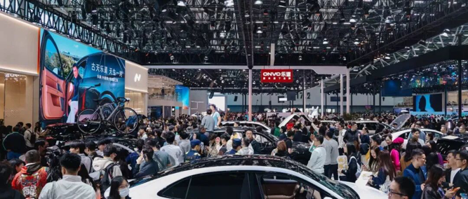 雷军缺席，2025广州车展“新进旧退”，两大新主角联袂登场
