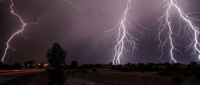 广期所钯期货主力合约触及跌停板，为上市以来首次