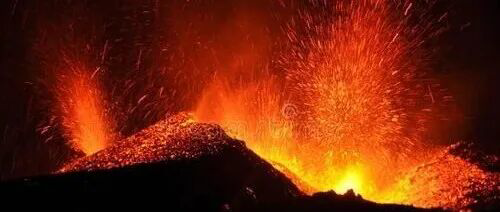 记者走访国有大行、股份行发现，公募FOF受关注度显著上升，“一周进了2亿多”“大户一下单就是一两百万”