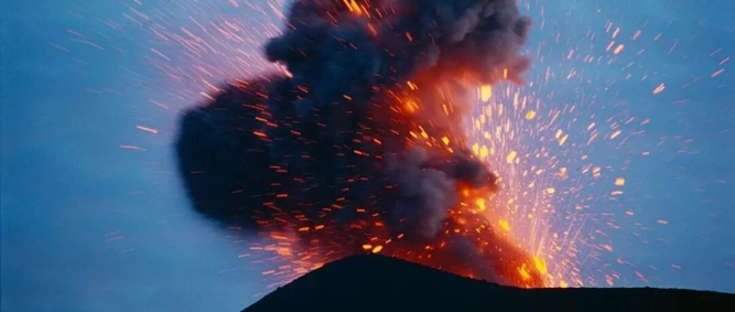 光伏板块暴涨，算力硬件、贵金属领涨；影视院线股大涨，天孚通信盘中股价创新高