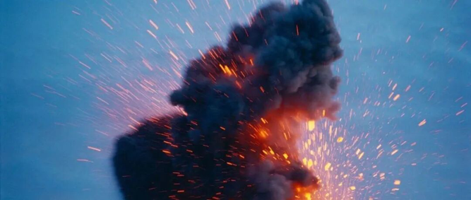 迪拜甲骨文大厦被碎片击中，特朗普继续威胁伊朗