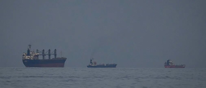 霍尔木兹海峡再次关闭，布伦特原油期货直线拉升，日韩股市集体走低