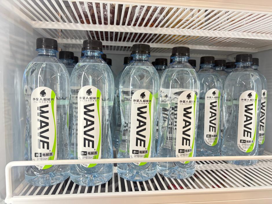 元气森林旗下外星人推出含电解质3元水，抢占功能水饮核心场景