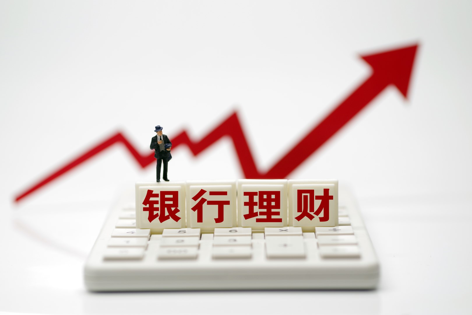 银行理财市场回暖 4月规模激增2.6万亿元