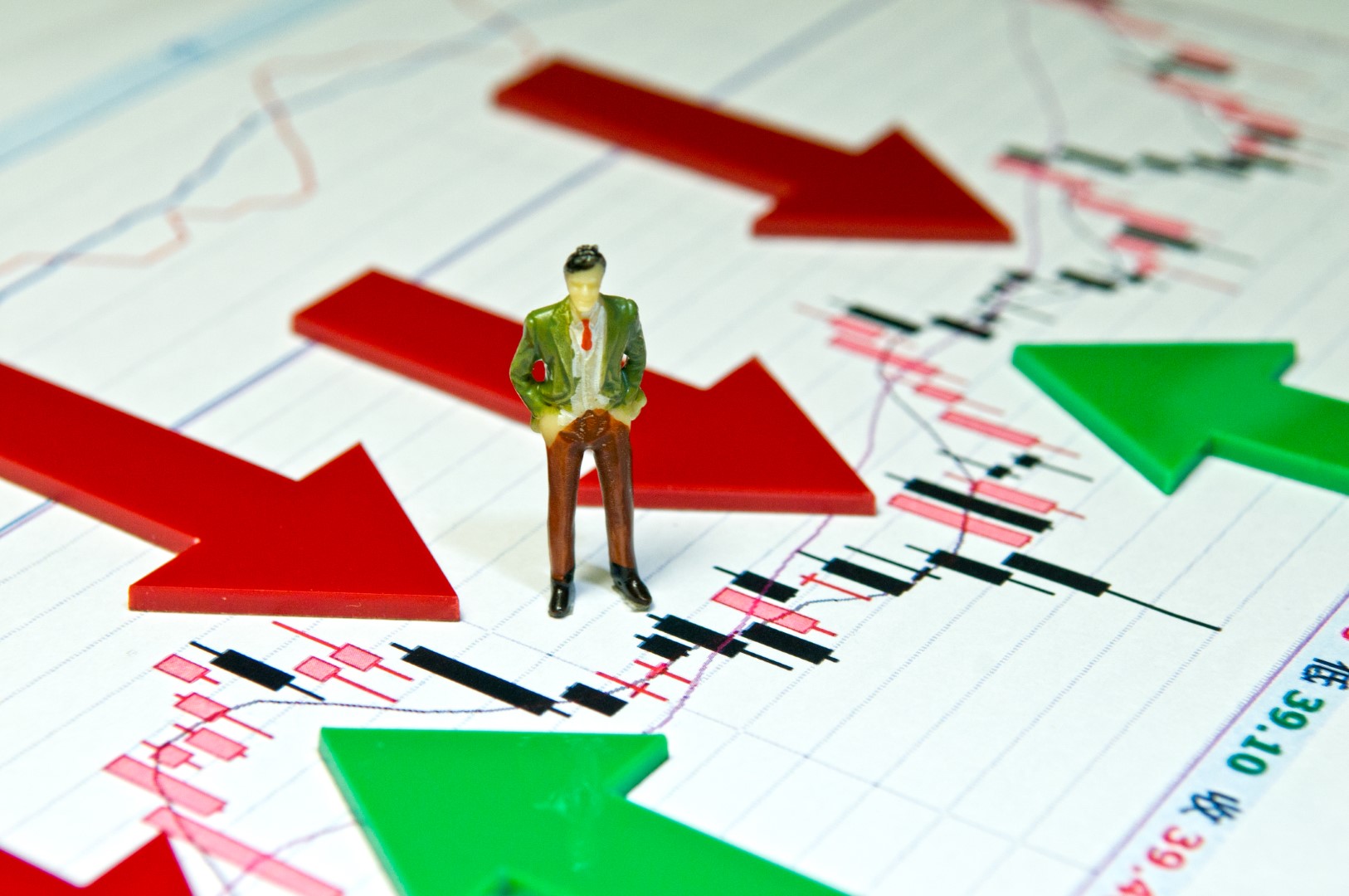 A股放量重挫，谁在出逃？公募基金火速研判为投资划重点