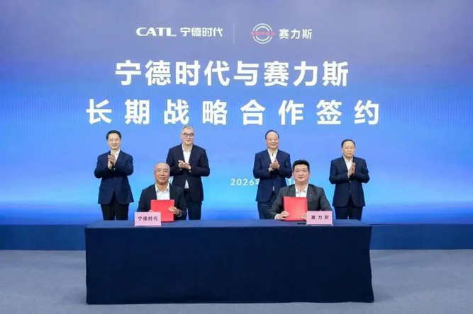 宁德时代、赛力斯深夜官宣，问界将继续长期全系搭载宁德时代电池